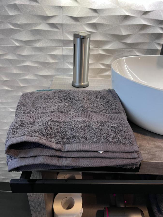 Minardi Apartments แวร์เชลลี ภายนอก รูปภาพ